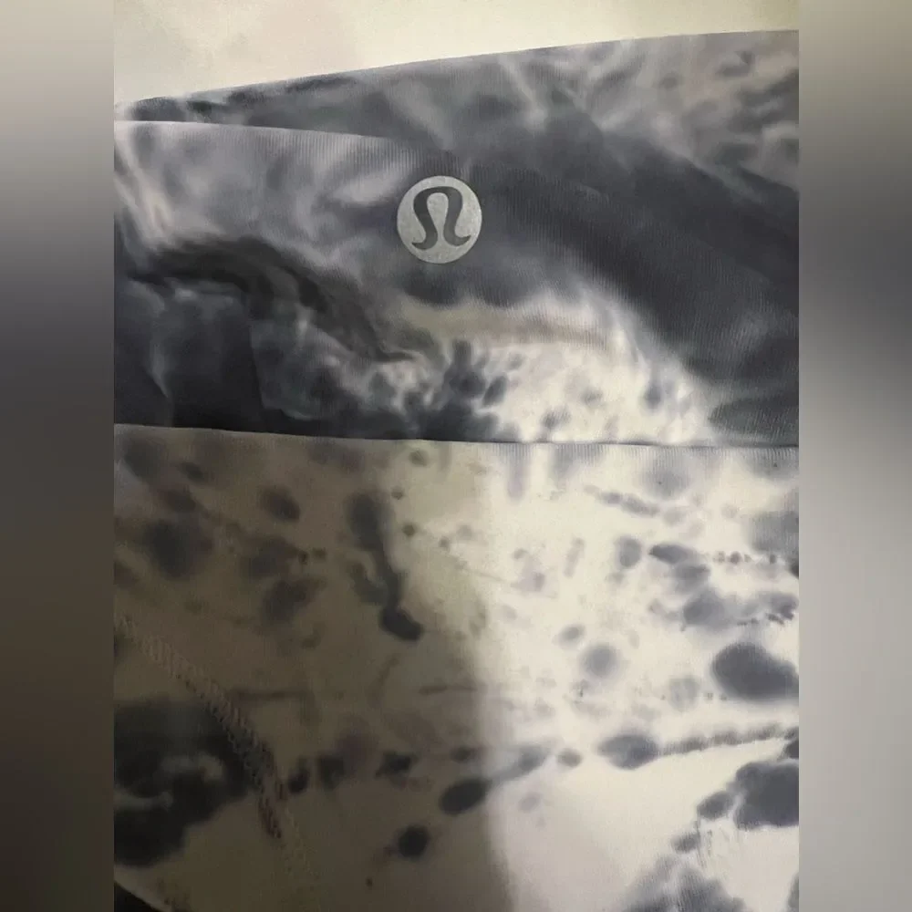 Lululemon Women's Ankle Leggings - Blue Gray Print Size 4
